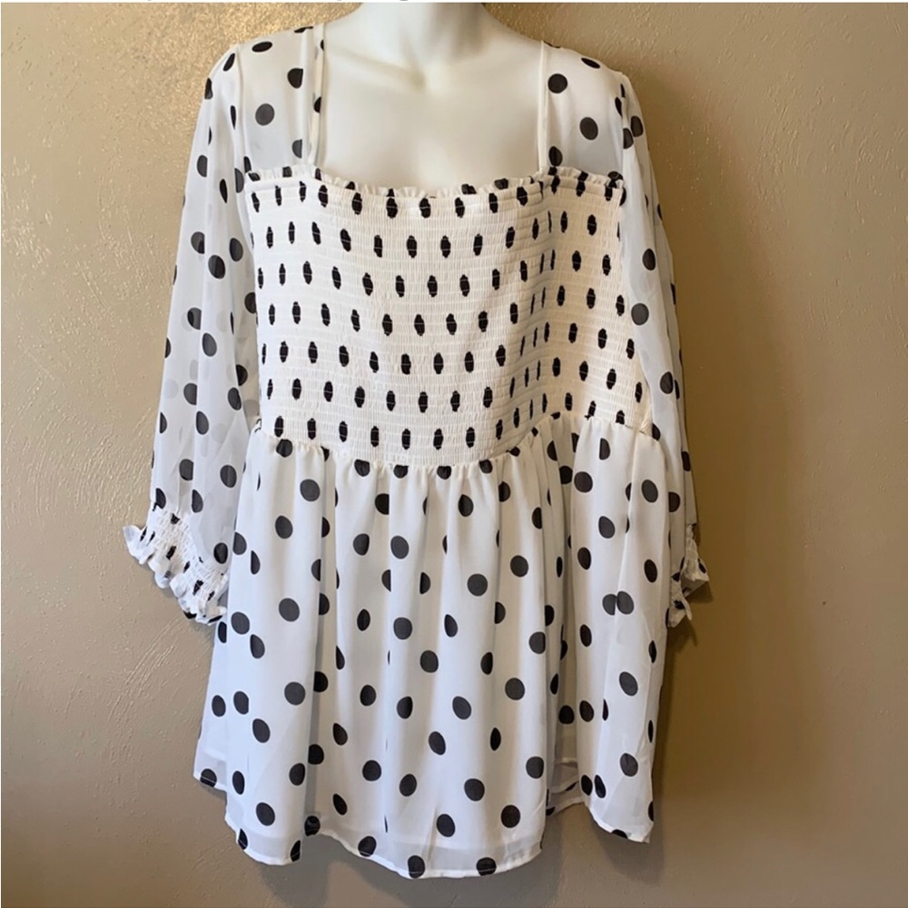 Torrid 3X white black Polka dot top elastic center front and back